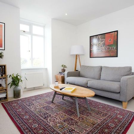 Bright 2 Bedroom Apt - Great Location - Free Parking Bournemouth Exterior photo