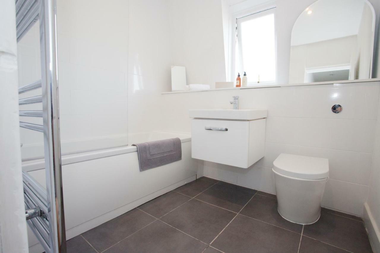Bright 2 Bedroom Apt - Great Location - Free Parking Bournemouth Exterior photo