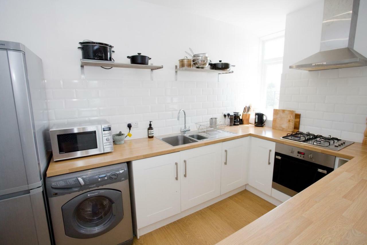 Bright 2 Bedroom Apt - Great Location - Free Parking Bournemouth Exterior photo