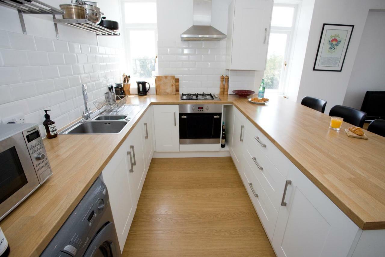 Bright 2 Bedroom Apt - Great Location - Free Parking Bournemouth Exterior photo