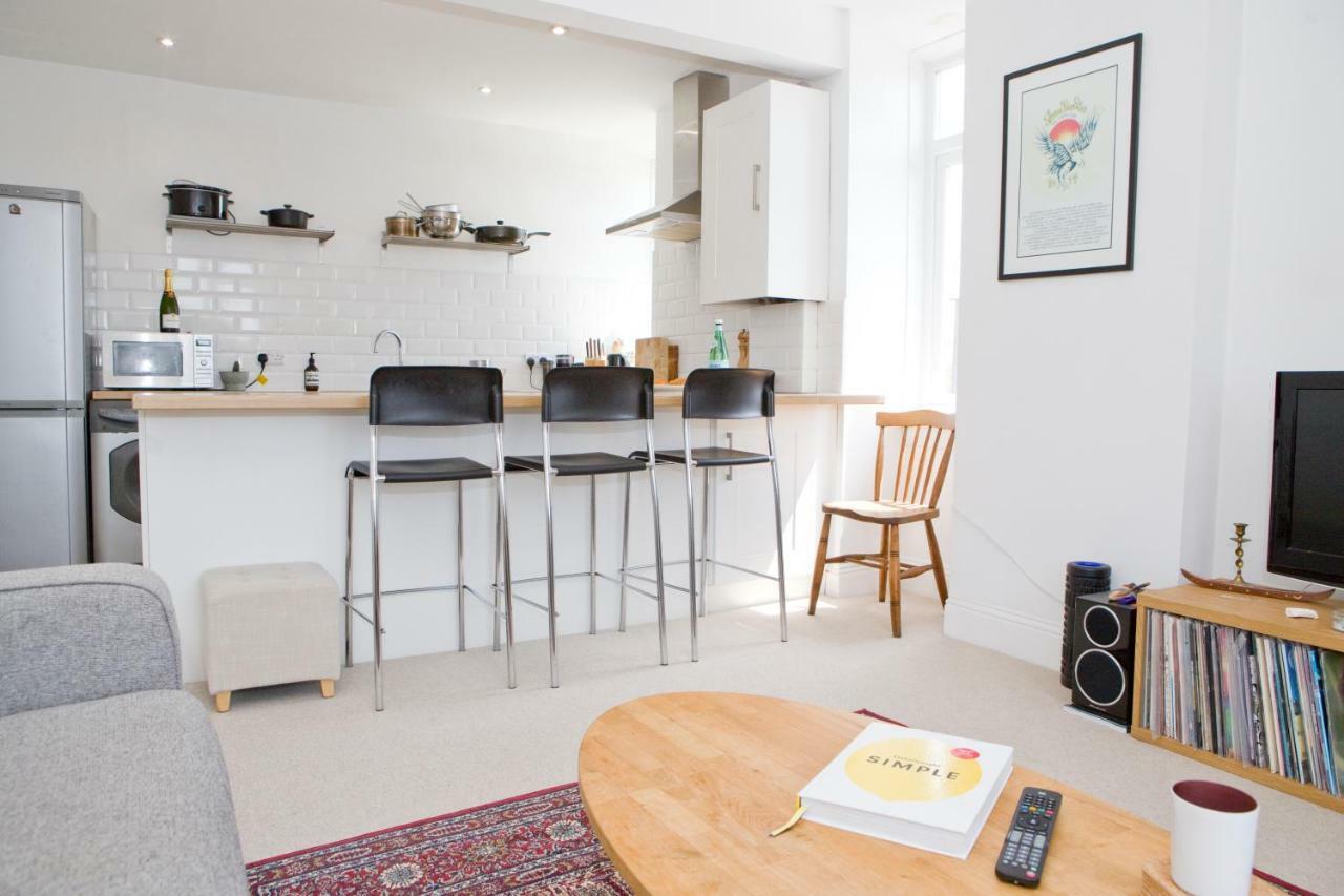 Bright 2 Bedroom Apt - Great Location - Free Parking Bournemouth Exterior photo